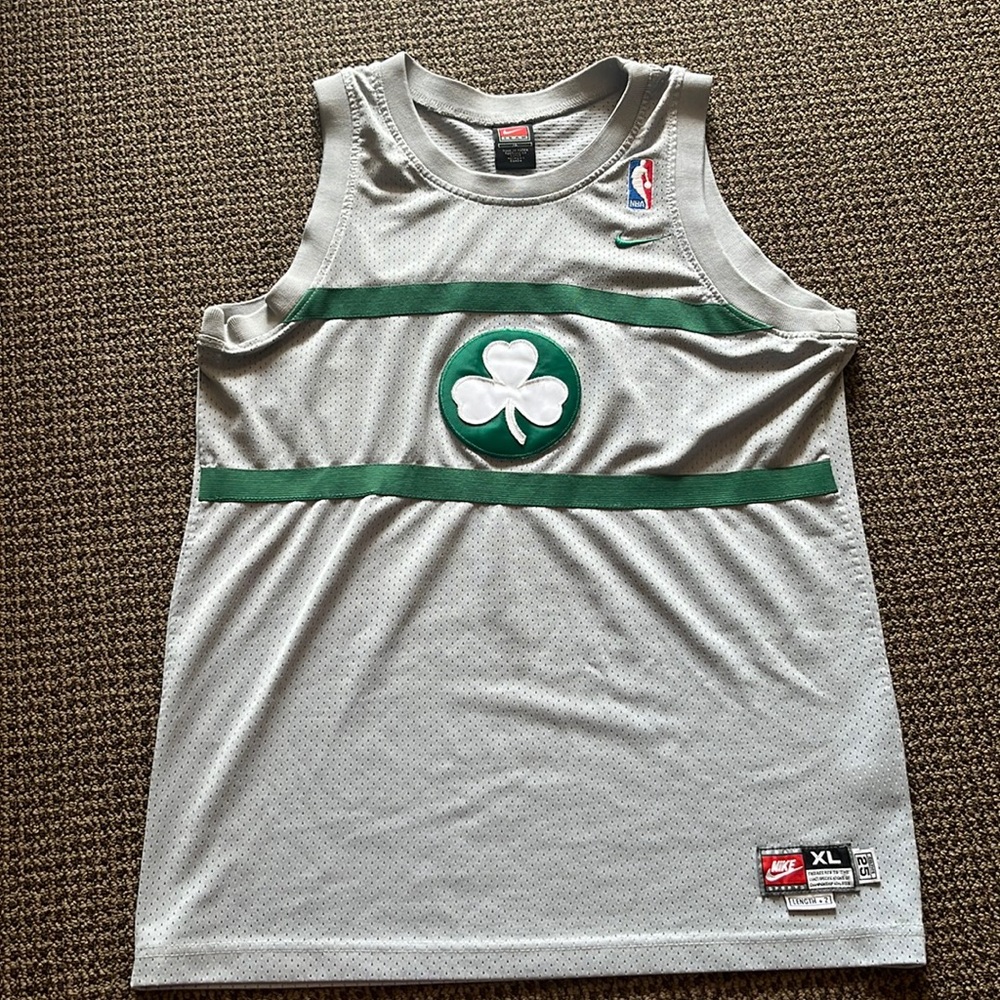 Vintage Nike Celtics’ jersey